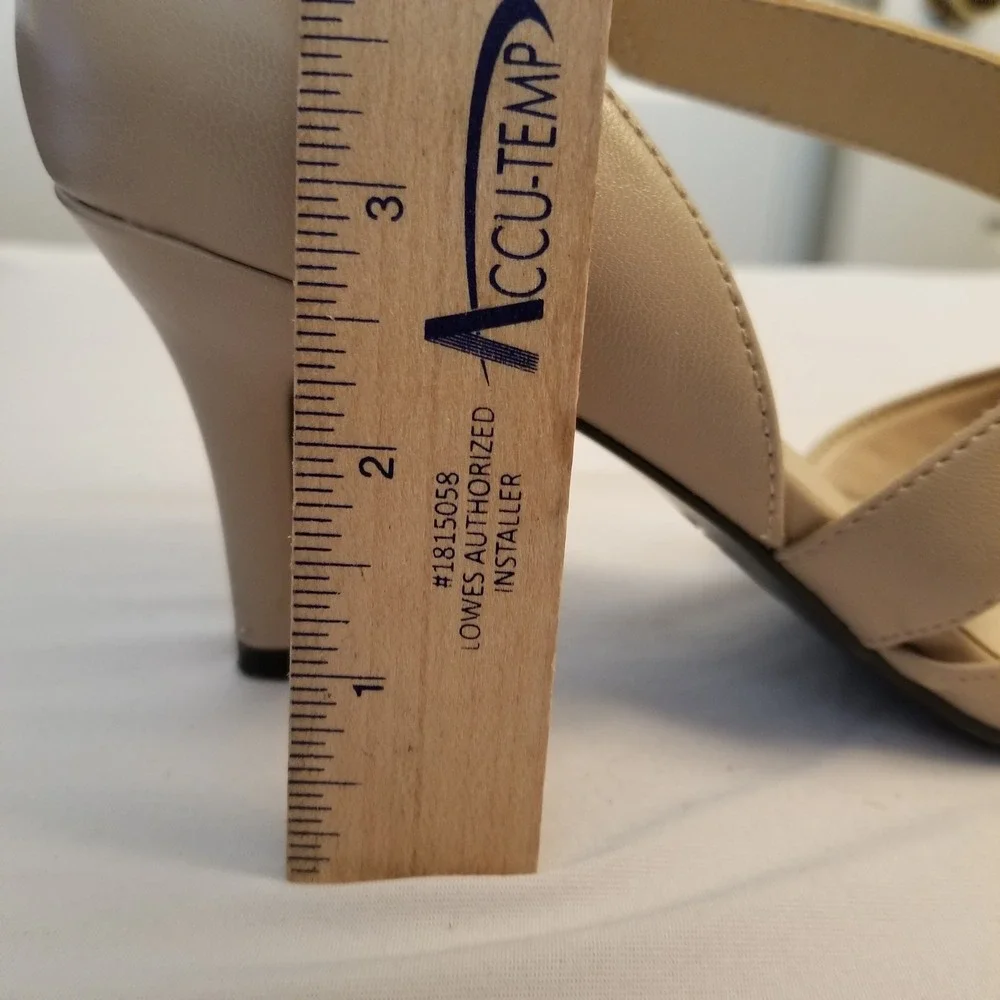 LifeStride Soft System Nude Beige Asymmetrical Strap Pointed Toe Pumps Size 7.5M